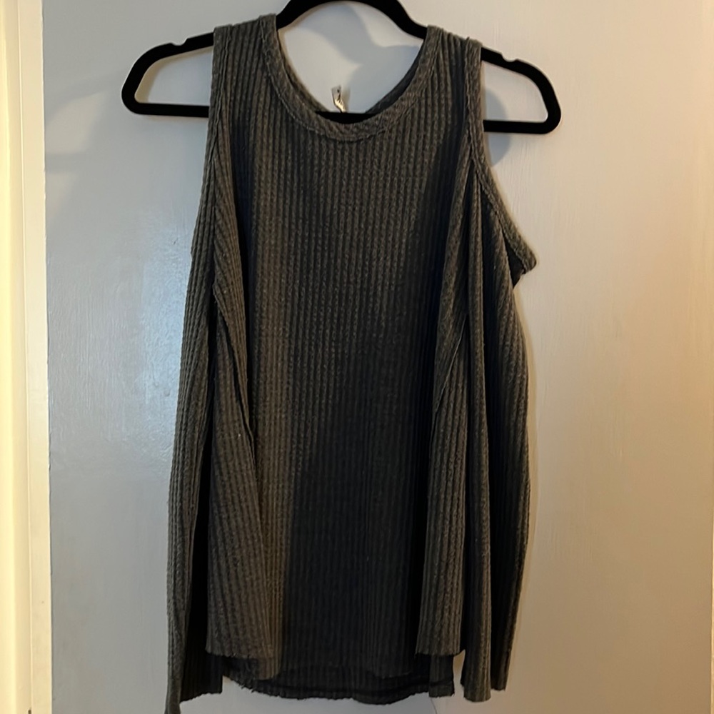 Shoulder cut out long sleeve top